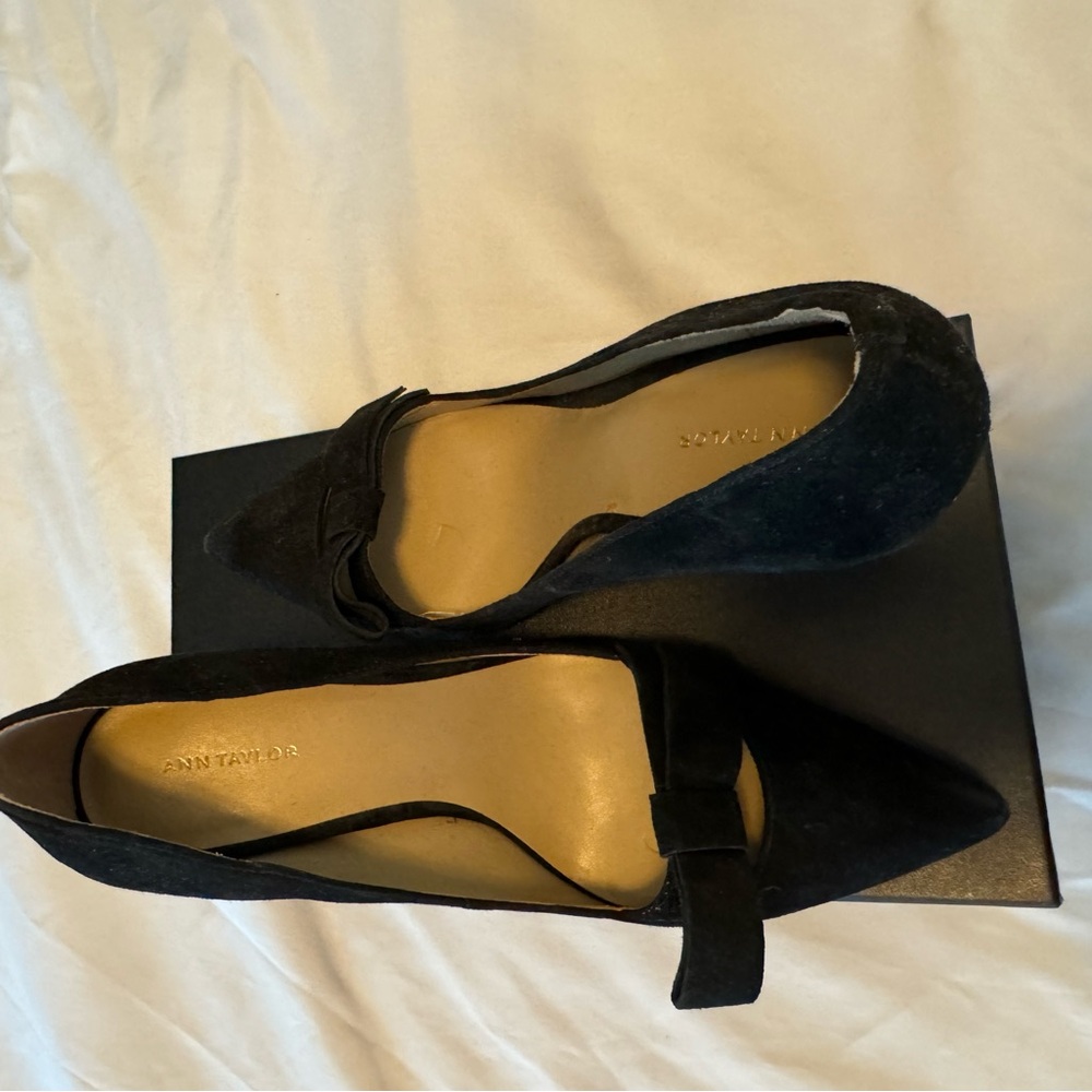 Ann Taylor Suede Pumps with bow